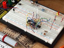 Experimentální elektronický obvod