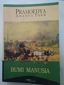 Román: Bumi Manusia (This Earth of Mankind) První kniha Buru Quartet.