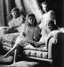 OTMA fra venstre til højre Tatiana, Olga, Maria Anastasia