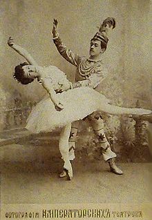 A Fada da Ameixa e Príncipe Coqueluche no Teatro Mariinsky, em São Petersburgo, por volta de 1900