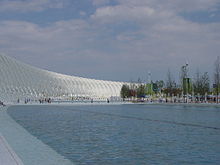 La plaza y el arco del OAKA junto al Estadio Olímpico  
