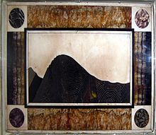 Ein Bild von Ecton Hill aus schwarzem Ashford-Marmor