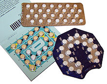 Różne opakowania pigułek antykoncepcyjnych