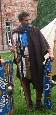 In kostuum van een praetoriaanse garde uit de 1e eeuw na Christus  