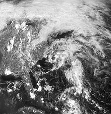 Bouře 27. května, než se z ní stala tropická deprese 1.