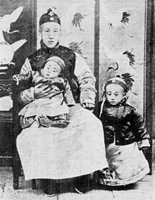 Prince Chun with his two sons, Emperor Puyi (standing) and Pujie, c. 1909