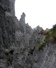 Rokle pod vrcholy Pinnacles  