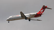 A QantasLink Boeing 717-200-as repülőgépe leszáll Perth repülőterén