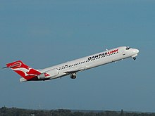 QantasLink 717 startuje z międzynarodowego lotniska w Perth, Australia, 2007 r.