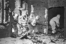 Soviet snipers enter a destroyed house (December 1942)