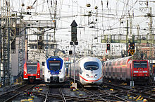 Regional and long-distance traffic in front of Cologne main station (from left to right: DB Regio, National Express, ICE 3 of DB Fernverkehr, DB Regio)