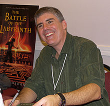 Rick Riordan, de auteur, bij de vrijlating van De Slag om het Labyrint