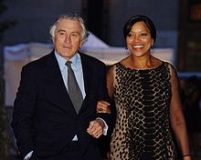德尼罗与他的妻子格蕾丝-海托尔在2012年翠贝卡电影节上。