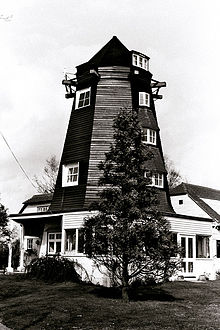 Rock Common Windmill, Washington, Sussex, Englanti, jossa Irlanti asui 1950-luvulla.  