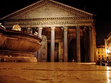 O pórtico do Panteão, à noite