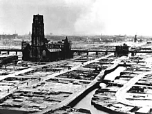 Rotterdam na het bombardement rond de Laurenskerk  