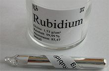 Rubidium in een glazen buis  