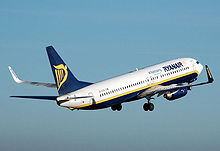 Ryanairin Boeing 737-800 -lentokone lähdössä Lontoon Lutonin lentoasemalta, Englanti.  