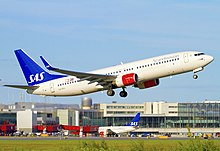 De opstijgende 737-800 van Scandinavian Airlines  