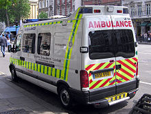 St John Ambulance -hätä-/monitoimiambulanssi.