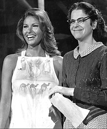 Welch en Saturday Night Live en 1976 con Gilda Radner  