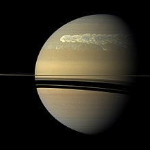 Saturnus stora vita fläck.