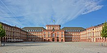 Le château de Mannheim. Aujourd'hui, ce bâtiment est une université.