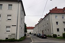 Numerous housing estates ("Hitler buildings") and entire districts were built during the Nazi era, such as the Neue Heimat here. (Negrelliweg/Vogelfängerweg; 2017)