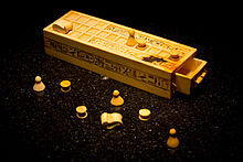 Senet o primeiro jogo de tabuleiro conhecido, feito no antigo Egito.