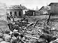 Soviéticos se preparando para combater um ataque alemão nos subúrbios de Stalingrado