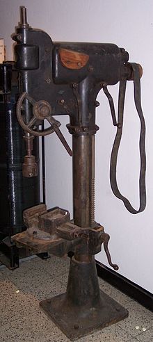 Machine tool (pillar drilling machine)
