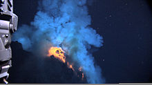 Oververhitte lava werd gefotografeerd door een op afstand bediende onderwaterrobot op een diepte van 4.000+ voet.  