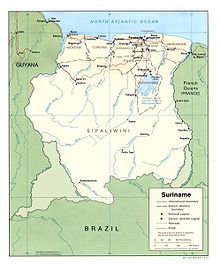 Peta Suriname, dengan wilayah yang disengketakan ditampilkan