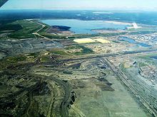 Estrazione di sabbia petrolifera a Fort McMurray, Canada