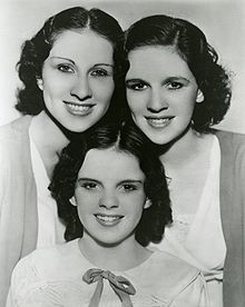 Las hermanas Gumm con Judy (centro)  