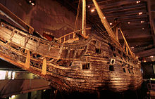 Vasa nel Museo Vasa e visto da prua (davanti).