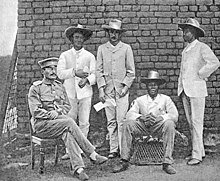 Theodor Leutwein (seated left), Zacharias Zeraua (2nd from left) and Manasse Tyiseseta (seated, 4th from left), 1895 .