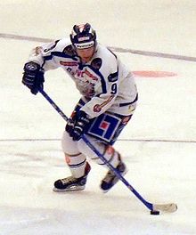 Tony Mårtensson jugando en el Linköpings HC.  