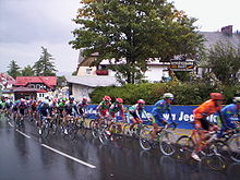 Пелотонът по време на Обиколката на Полша през 2004 г.