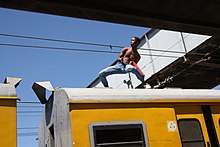 Surfování ve vlaku v Sowetu (Jihoafrická republika)  