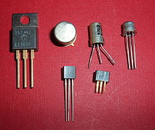 Een paar soorten afzonderlijk verpakte transistors