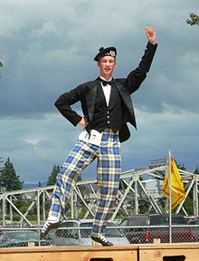 Mannelijke danser bij een Highland wedstrijd  