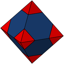 La construcción de un octaedro truncado se hace cortando las partes en rojo, que son pirámides, y sustituyéndolas por cuadrados.  