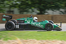 Tyrrell 012 (na fotografiji na Festivalu hitrosti v Goodwoodu leta 2008) je dirkal med letoma 1983 in 1985.