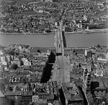 Aerial view of the city centre and Urfahr from 1951