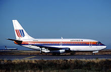 Letalo 737-200 družbe United Airlines uporablja obračalnik potiska