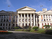 Le bâtiment historique de l'Université fédérale du Paraná.