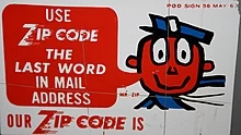 Πινακίδα ταχυδρομικού κώδικα από το 1963.