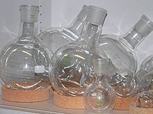 Pyöreäpohjaiset pullot ja korkkirenkaat  