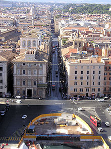 Via del Corso, a rua principal da cidade